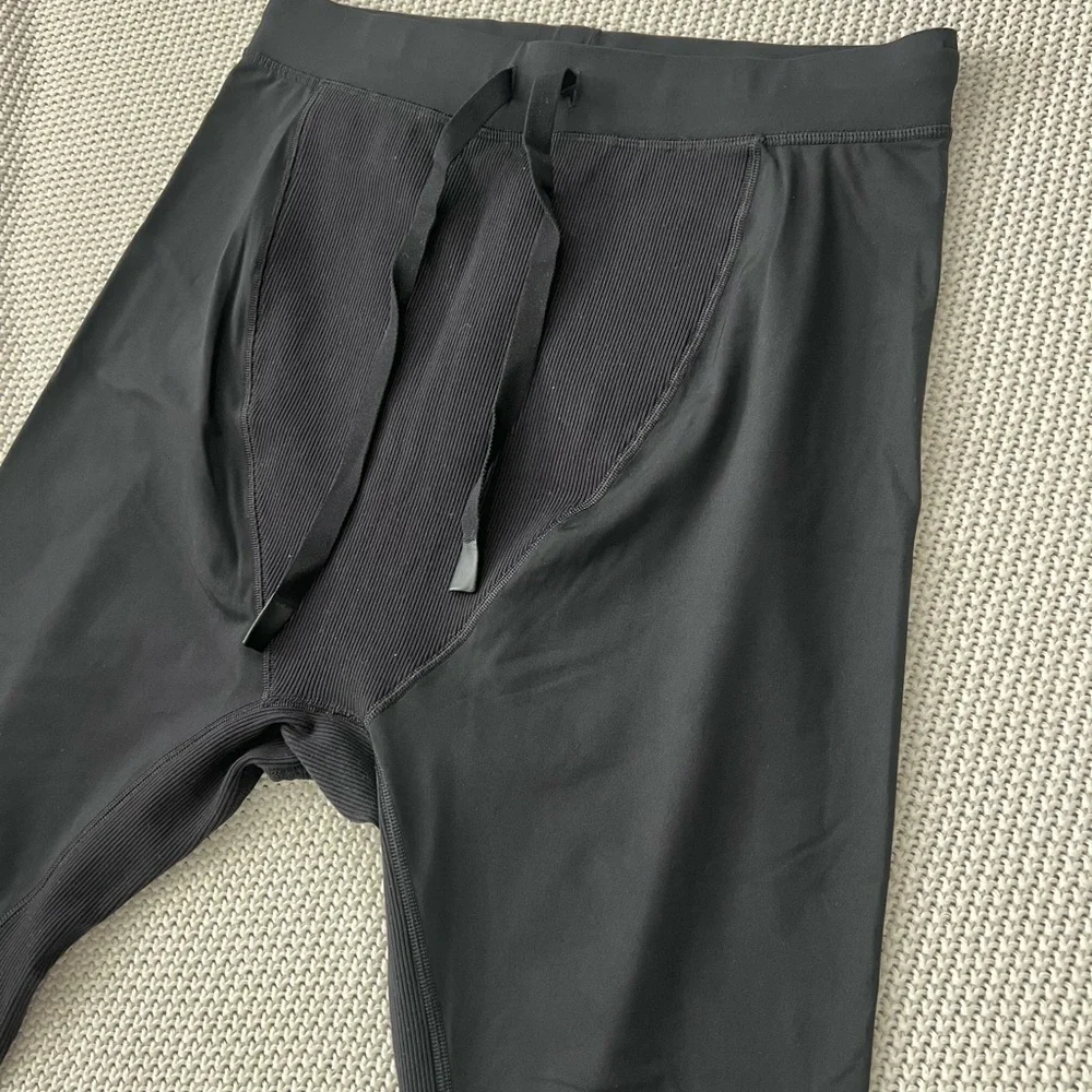 ALO Yoga Men's Dark Leggings